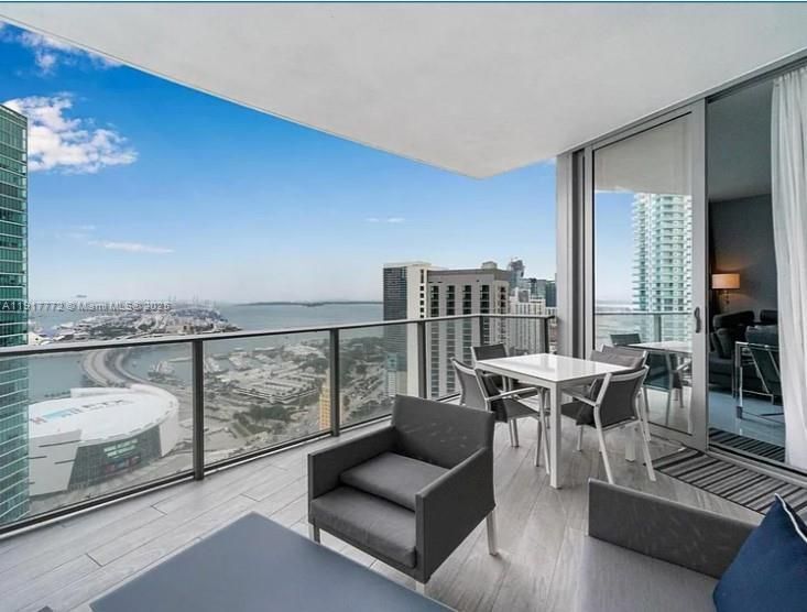 Building Photo - 851 NE 1st Ave