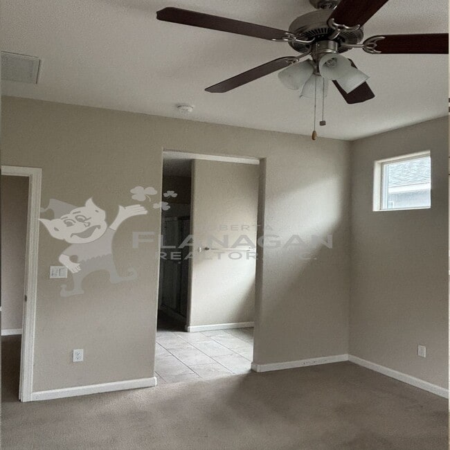 Building Photo - 4 Bedroom/ 2 Bathroom home in newer neighb...