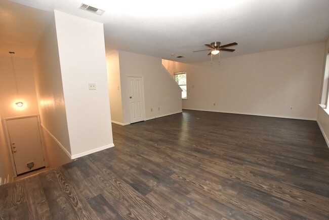 Building Photo - 921-923 Sagewood Trail