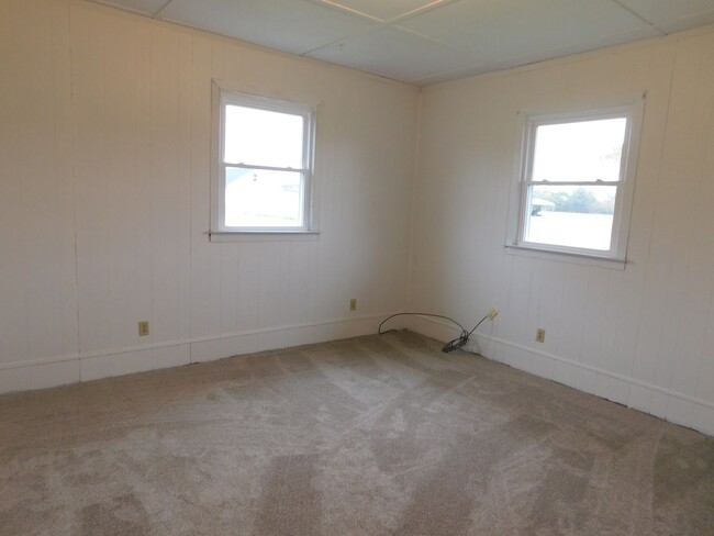 Building Photo - Newly Renovated 3 bedroom, 2 bath home