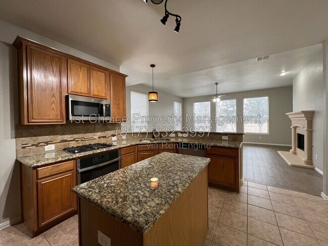 Building Photo - 5312 Scenic Point Dr