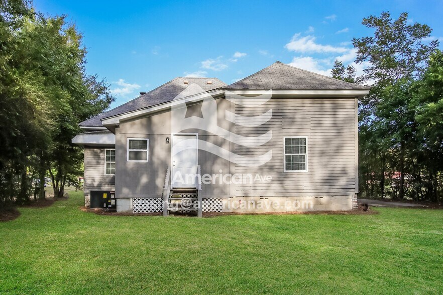 Building Photo - 756 Holt St