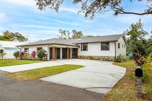 Building Photo - 12756 Poinsettia Ave