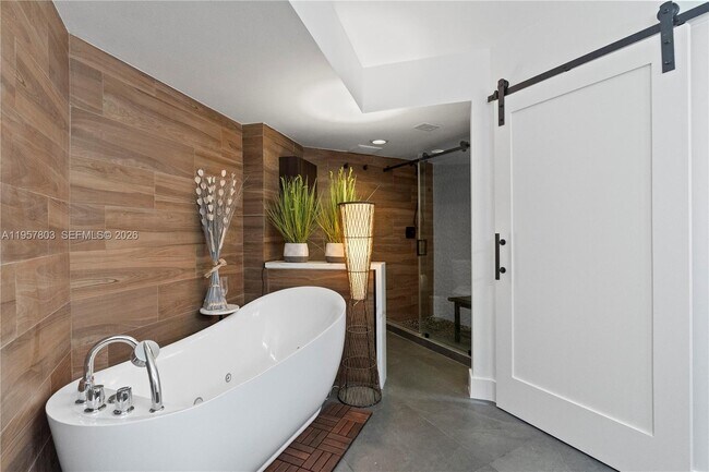 Building Photo - 3600 Mystic Pointe Dr