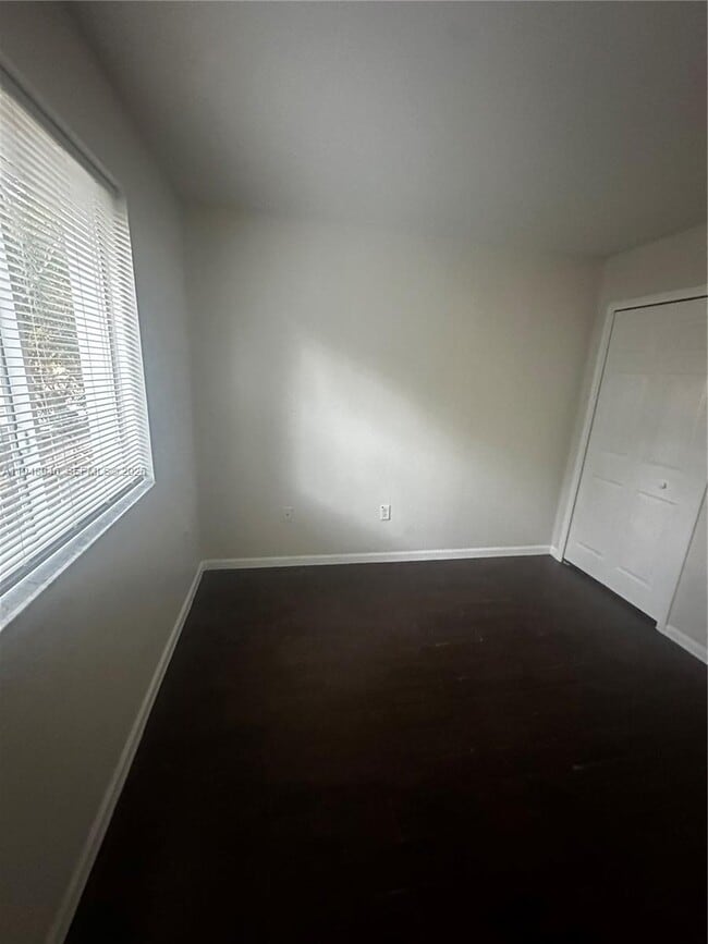 Building Photo - 2440 SE 14th Ave