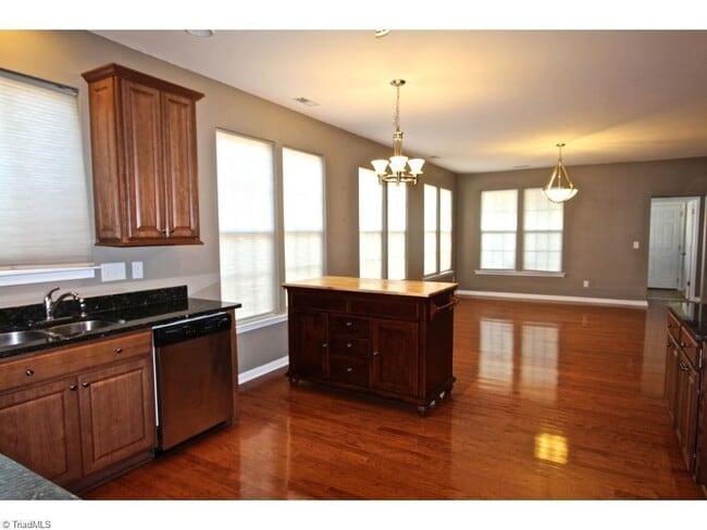 Building Photo - 4 Bedroom, 3 Bath Home for Rent in Kinderton