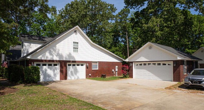 Building Photo - Available mid June!