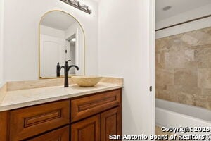 Building Photo - 417 E Hildebrand Ave