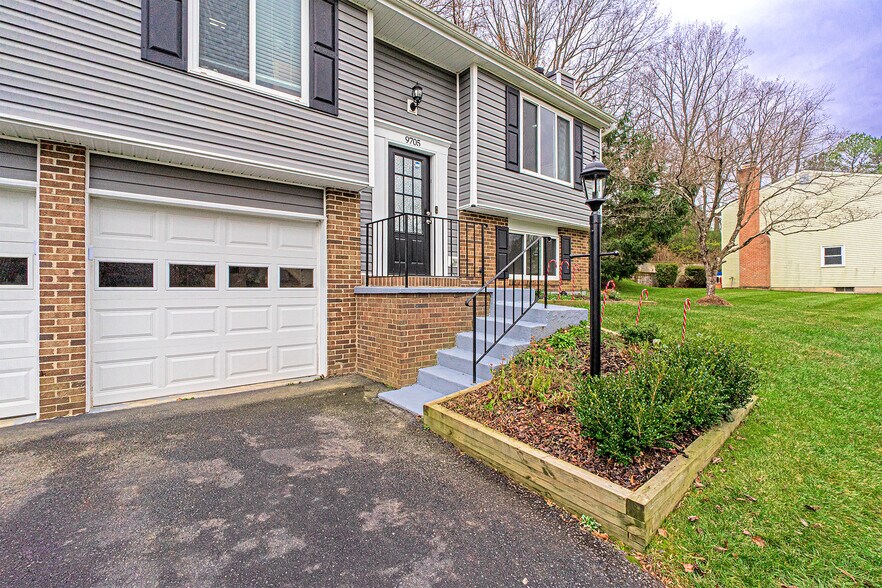 Building Photo - 9705 Locust Hill Dr