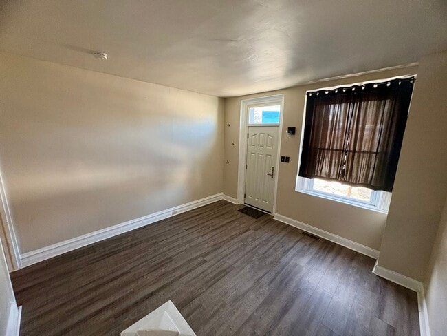 Building Photo - 3 Bedroom 1 Bathroom in Harrisburg!