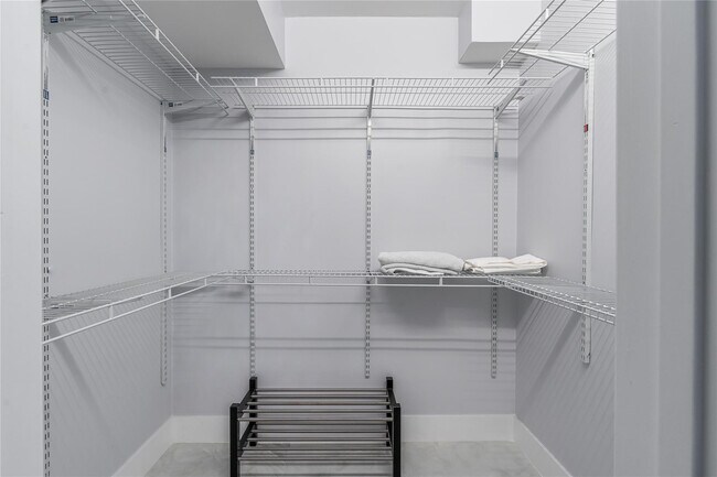 Building Photo - 9523 S Hollybrook Lake Dr