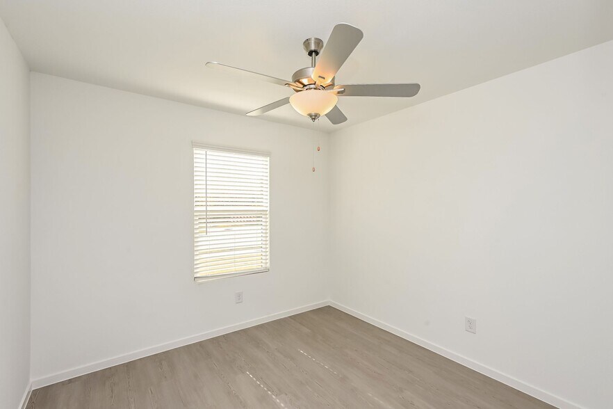 Building Photo - 2740 River Knl Ln
