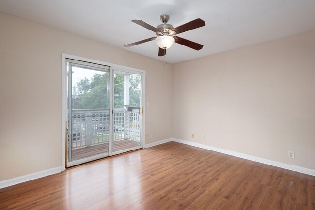 Building Photo - Updated Condo Steps from Vanderbilt with P...