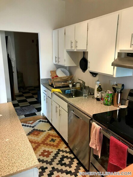 Building Photo - 3 Calvin St