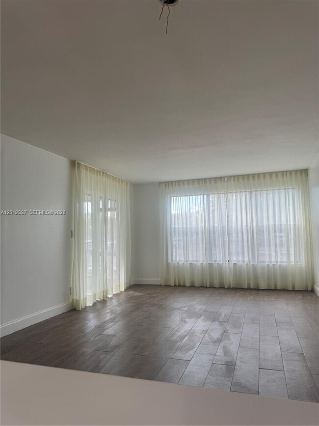 Building Photo - 2312 S Cypress Bend Dr