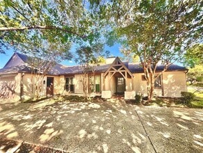 Building Photo - 15555 Mosscove Cir