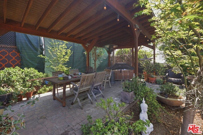 Building Photo - 340 N La Fayette Park Pl