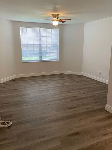 Master Bedroom - 11263 W Atlantic Blvd