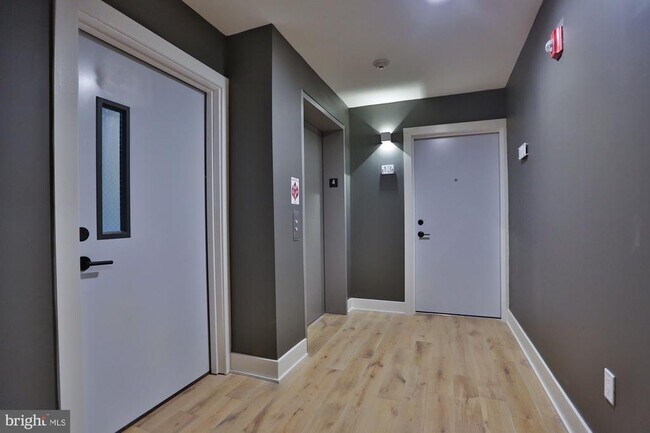 Building Photo - 2431 Frankford Ave