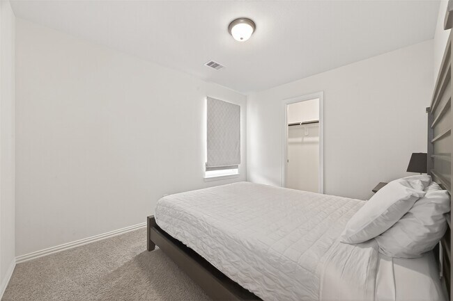 Building Photo - 27926 Western Crk Ct