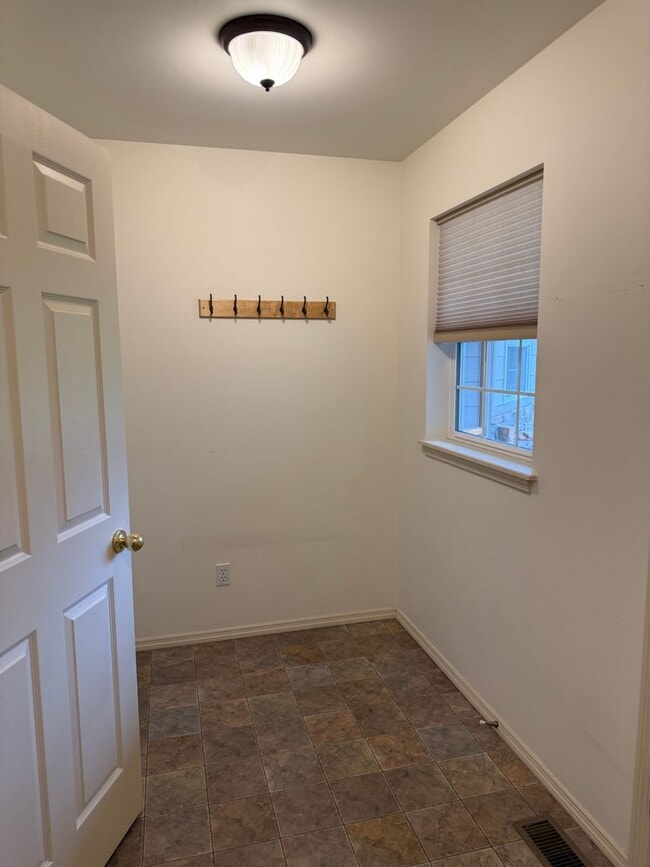Building Photo - Single Family Home for Rent in Bozeman! Ov...