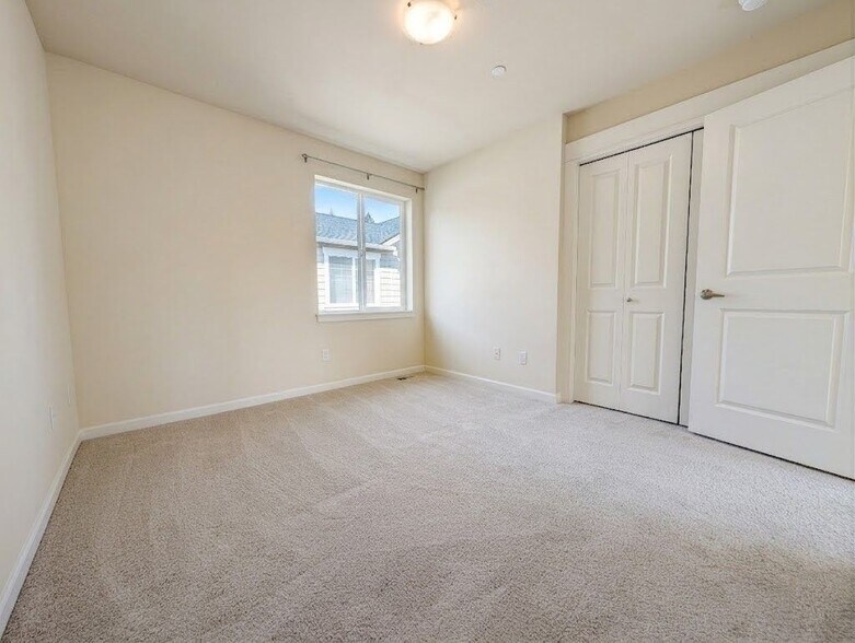 Building Photo - 18200 NE 110th St