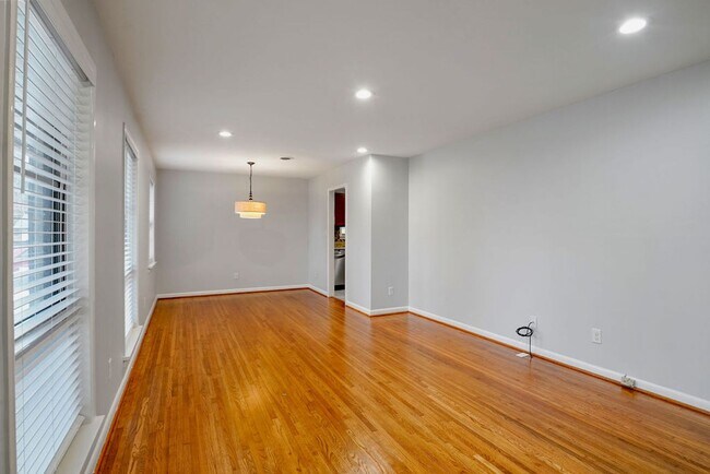 Building Photo - ?969 Oak Grove Road West Homewood!