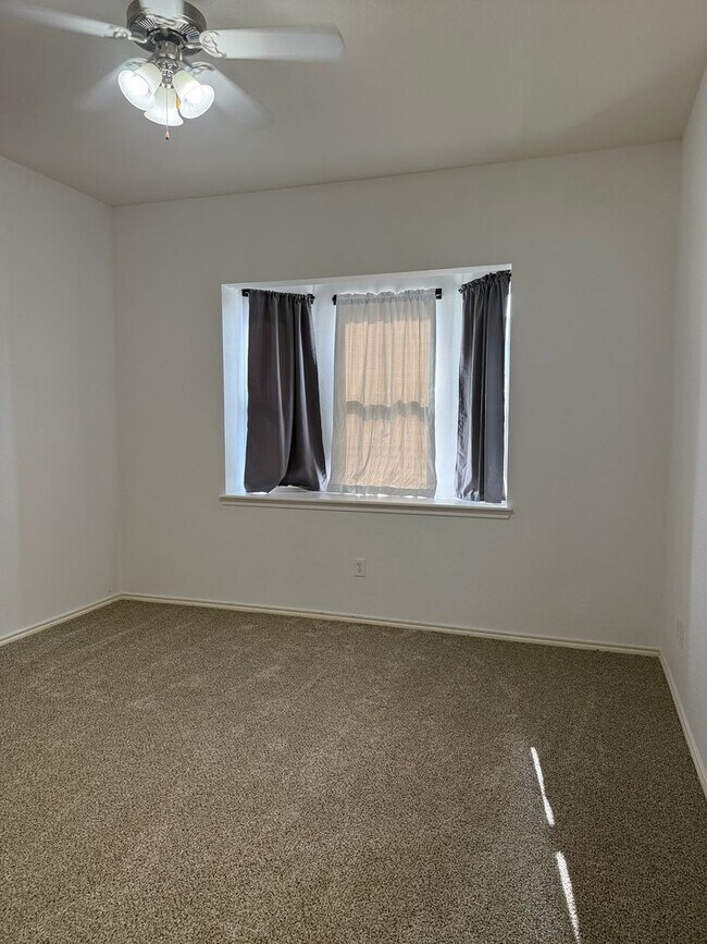 Building Photo - 2802 Pasadena Ln