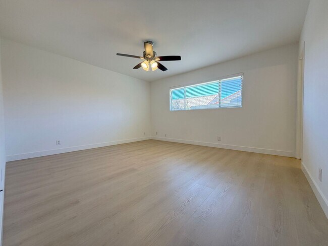 Building Photo - Costal Living - Pride of Ownership Neighbo...