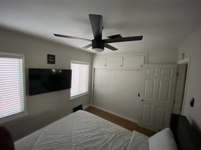 Building Photo - 636 E 121st Pl