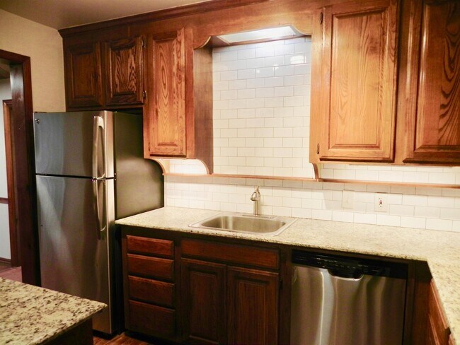 Building Photo - 4248 S Cincinnati Ave