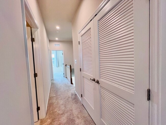 Building Photo - MINUTES TO VRE AND ALL THE CONVENIENCES OF...