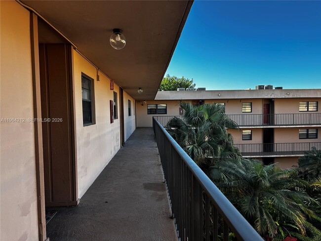 Building Photo - 10625 SW 112th Ave