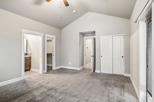 Building Photo - Single-Level 3 Bed, 2 Bath Home with Fully Fenced Backyard