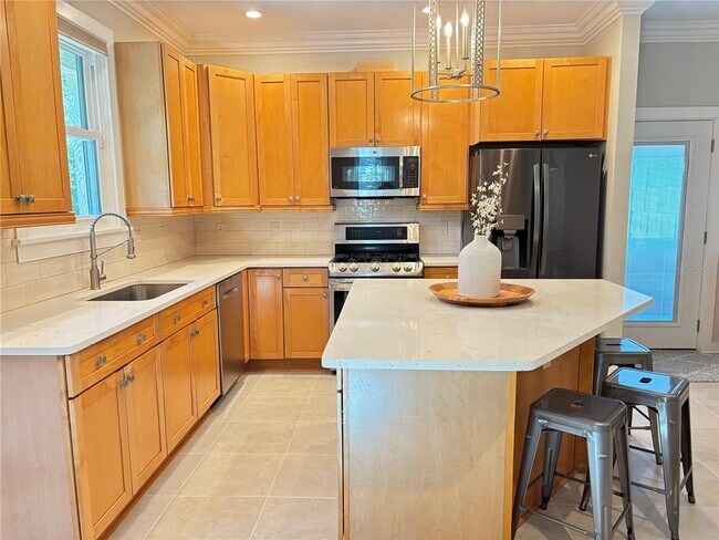 Building Photo - 324 Julia Pl