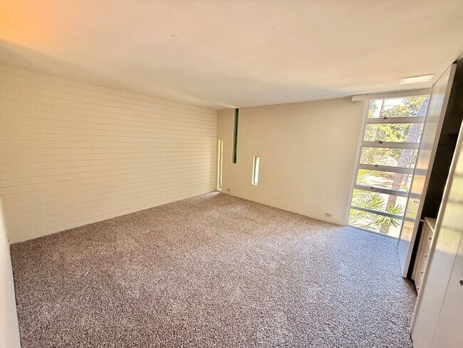 Building Photo - Mid-Century Modern Condo with Views of Balboa Park - 2 Bed x 2 Bath with Parking