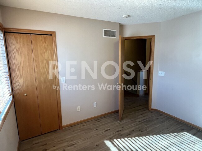 Building Photo - Available August 8 - 2 Bed/1.5 Bath Townhome in Prior Lake