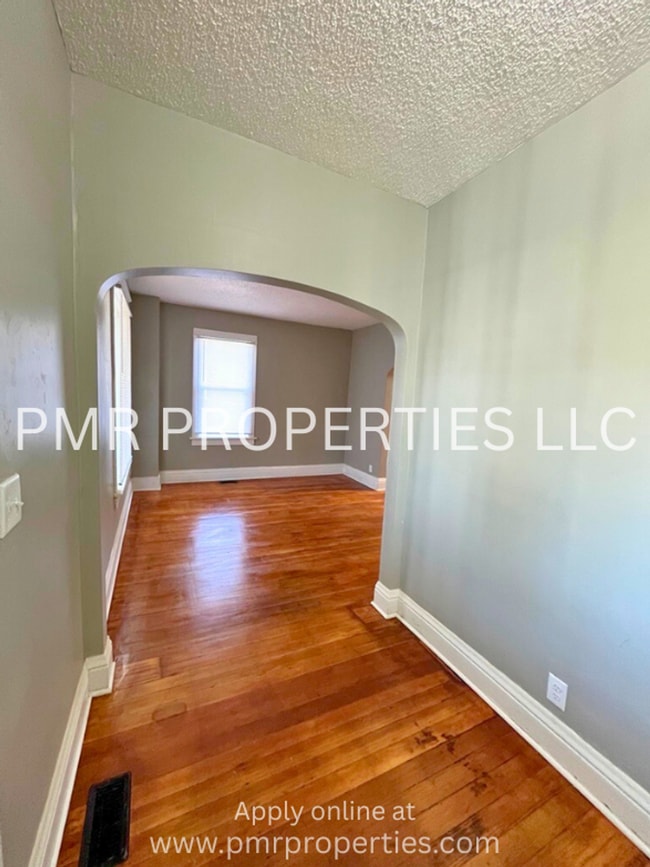 Building Photo - 4 Bedrooms/1 Bathroom House