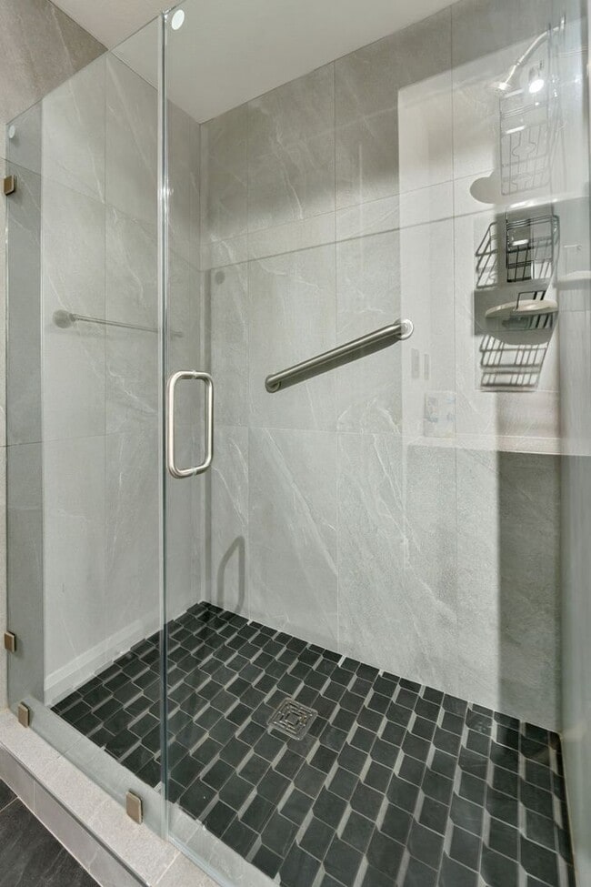 Building Photo - 317 Bridge Pl