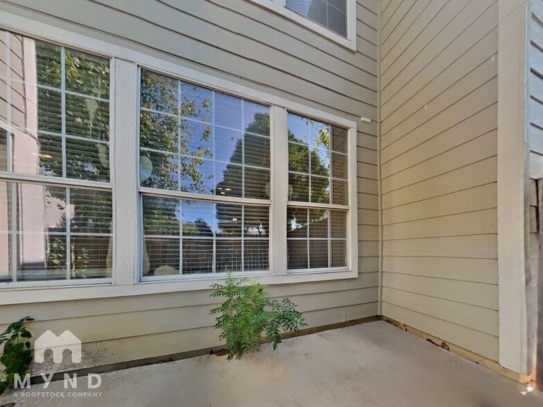 Building Photo - 2632 Century Park Blvd