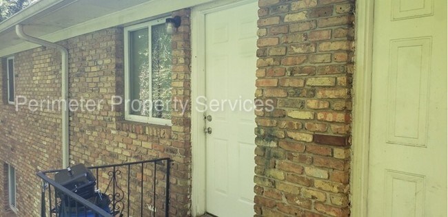 Building Photo - HALF OFF FIRST MONTH'S RENT!!!