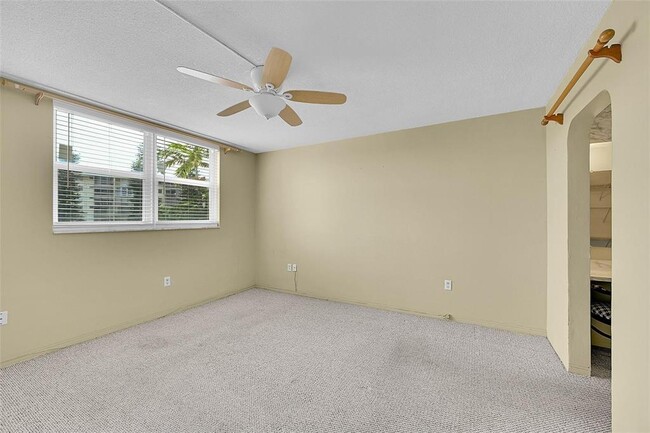 Building Photo - 2859 Leonard Dr