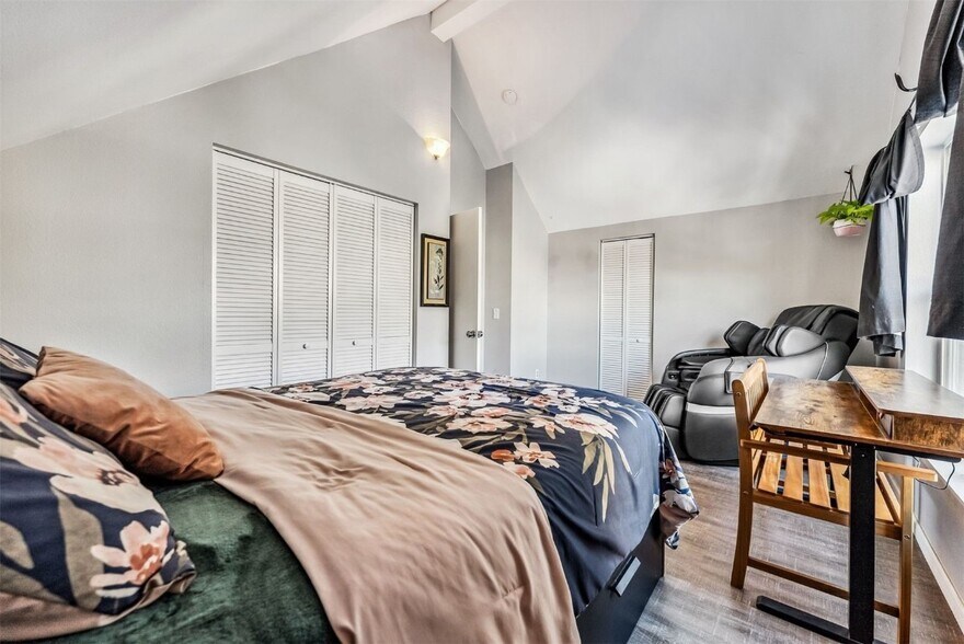 Bed, desk and massage chair optional inclusions! - 323 N Oak St