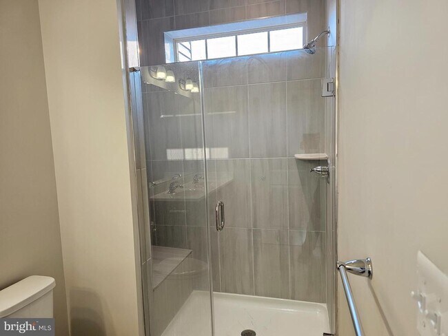 Building Photo - 8650 Satinwood Dr