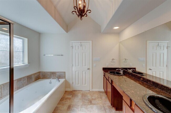 Building Photo - 3117 Clearview Cir