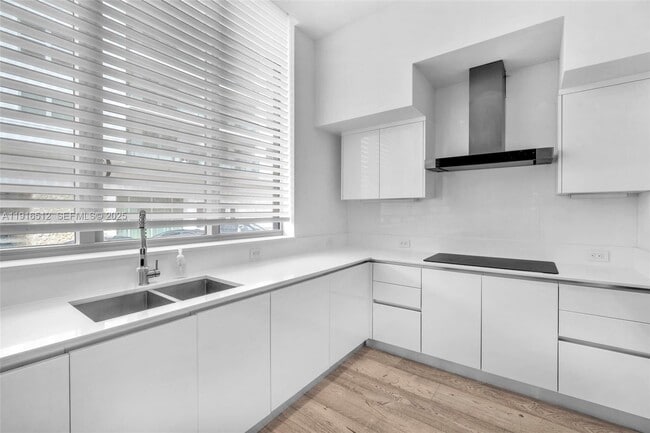 Building Photo - 9501 Collins Ave