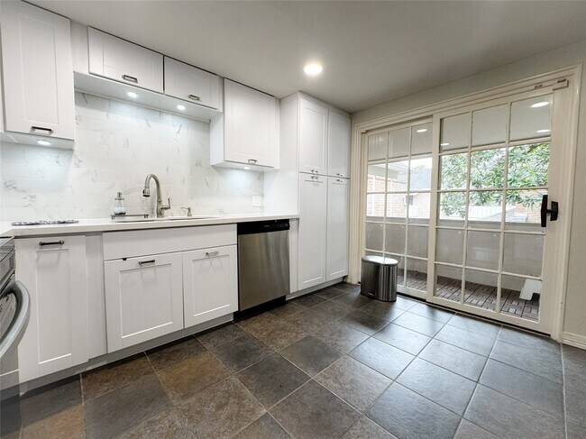 Building Photo - 637 S Ripple Creek Dr