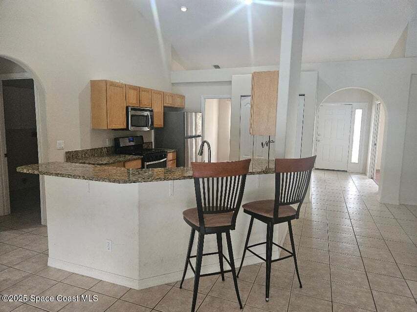 Breakfast Bar - 911 Wood Creek Dr