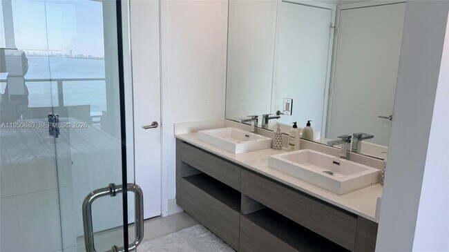 Building Photo - 460 NE 28th St