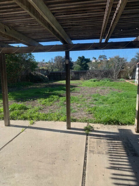 Building Photo - Charming 3 bedroom/2.5 bath Home - Call to schedule an appointment/Repairs in progress - Availabl...